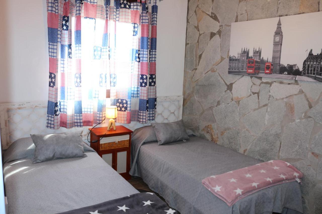 Chalet Mirlo โกนิล เด ลาฟรอนเตรา ภายนอก รูปภาพ