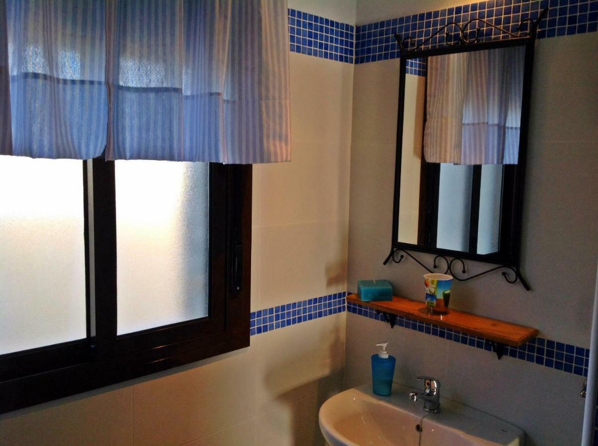 Chalet Mirlo โกนิล เด ลาฟรอนเตรา ภายนอก รูปภาพ